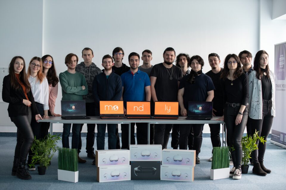 mondly sponsorizeaza artbyte